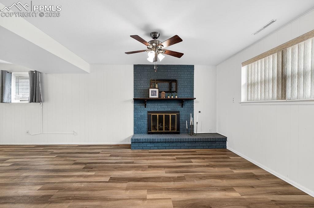 Image 34 of 50: Family Room