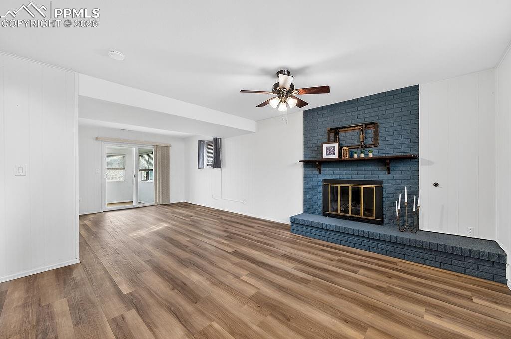 Image 35 of 50: Living Room