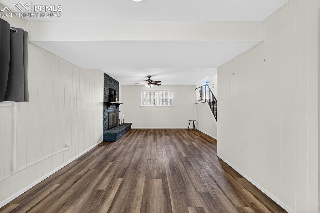 Image 38 of 50: Family Room