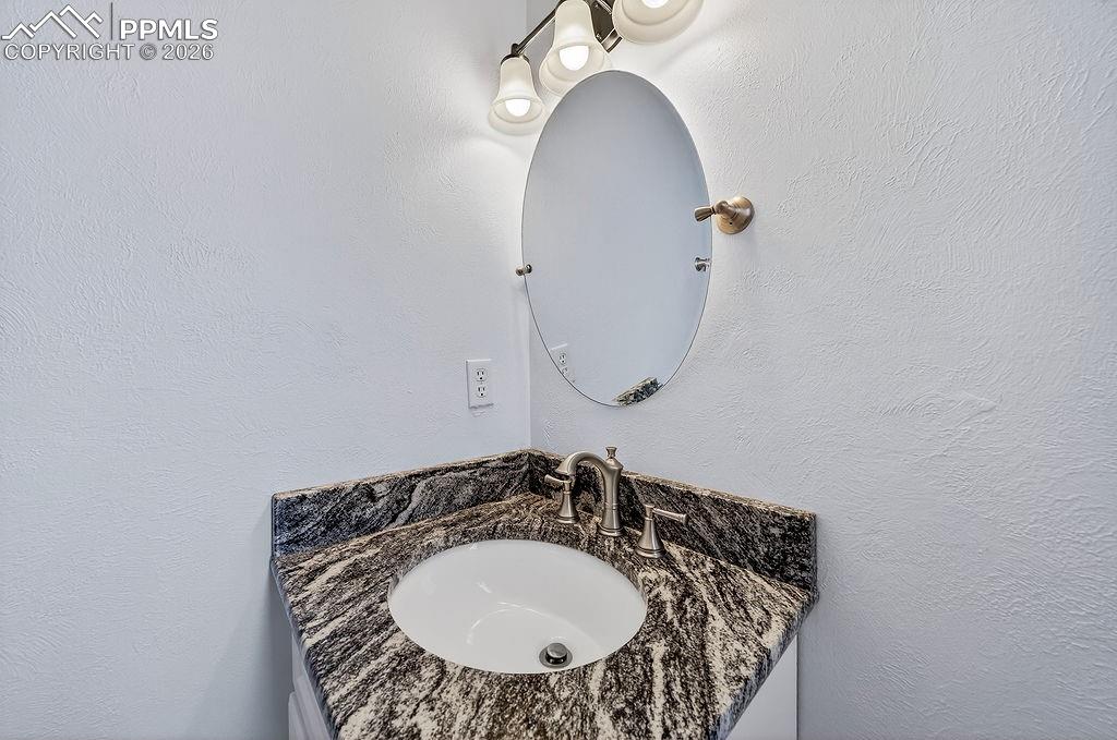 Image 41 of 50: Bathroom