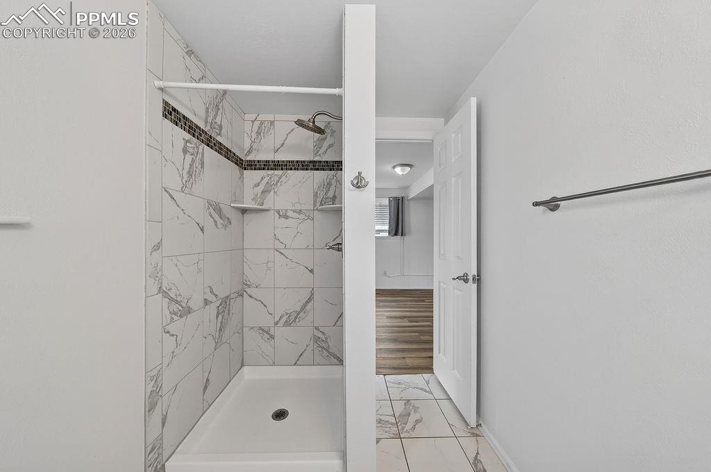 Image 42 of 50: Bathroom