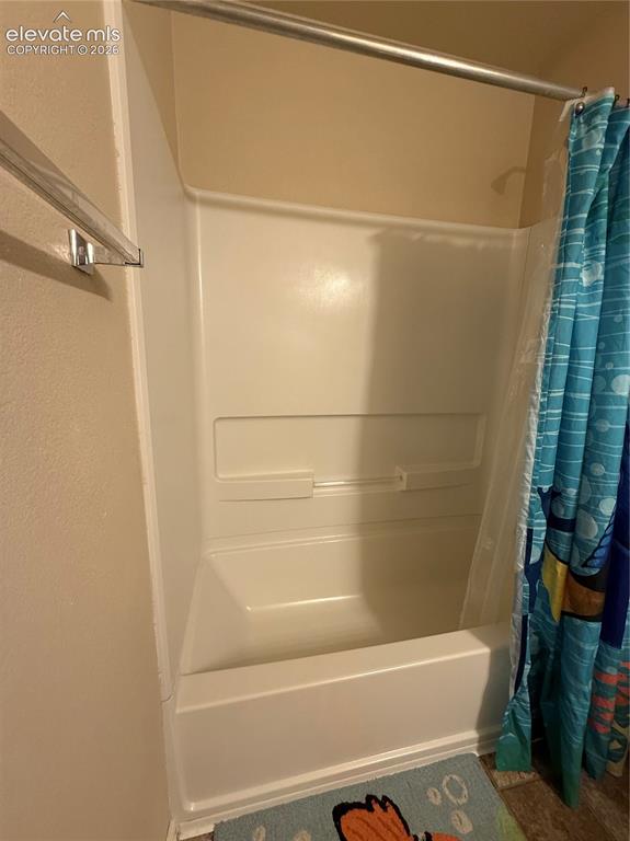 Image 17 of 34: Bathroom