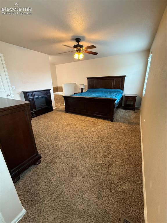 Image 18 of 34: Bedroom