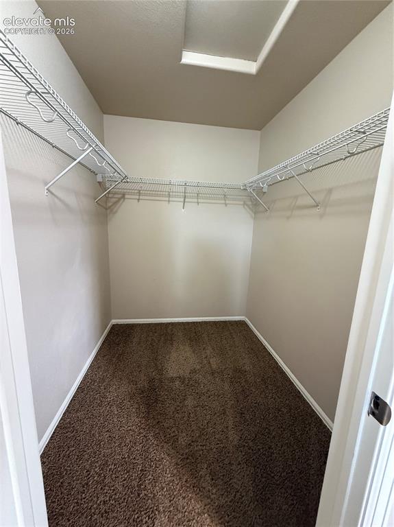 Image 22 of 34: Closet