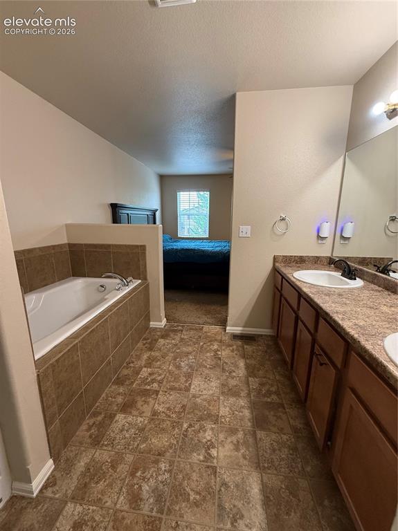 Image 25 of 34: Master bedroom bathroom