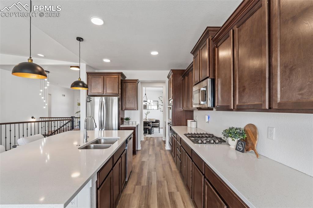 Image 13 of 50: Kitchen