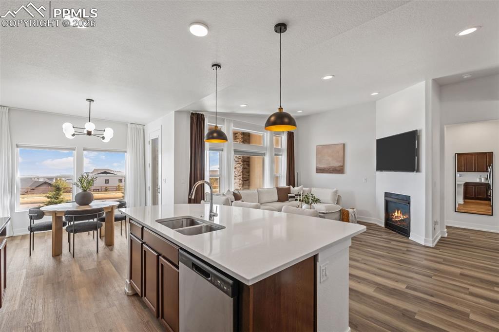 Image 14 of 50: Kitchen