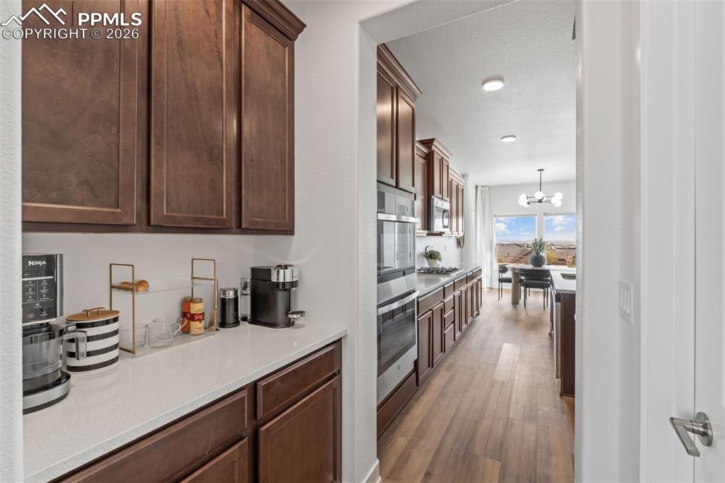 Image 16 of 50: Kitchen