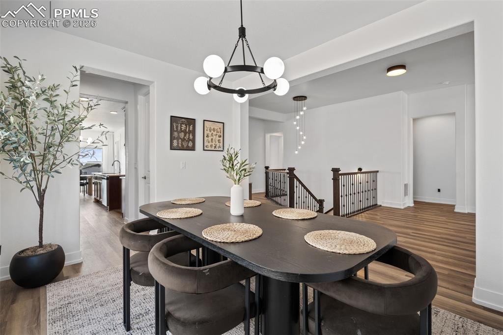 Image 19 of 50: Dining Area