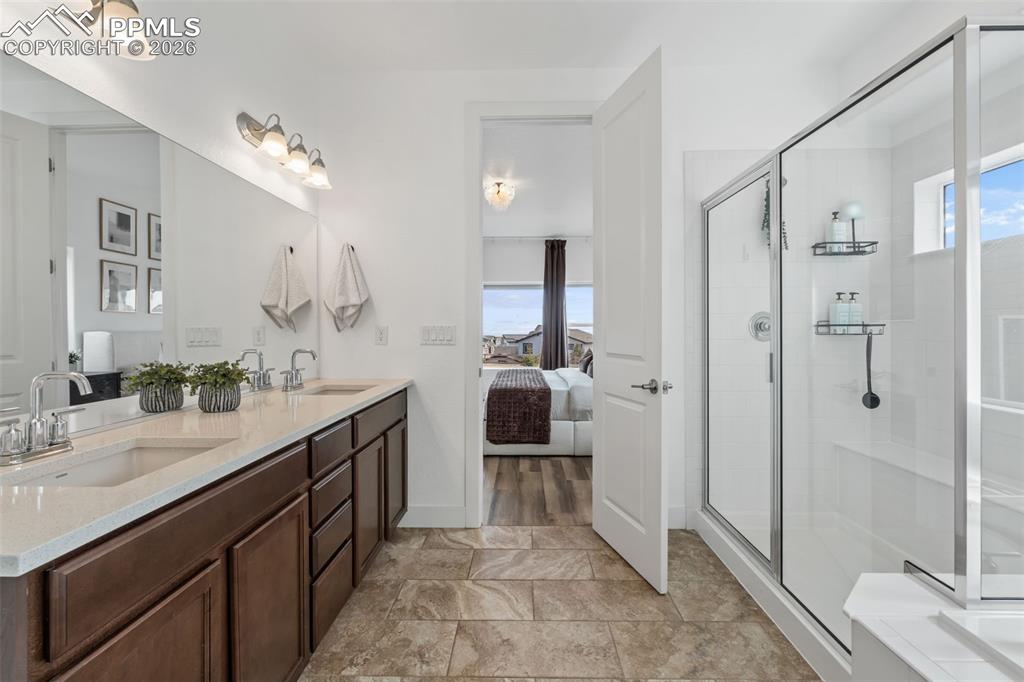 Image 25 of 50: Bathroom