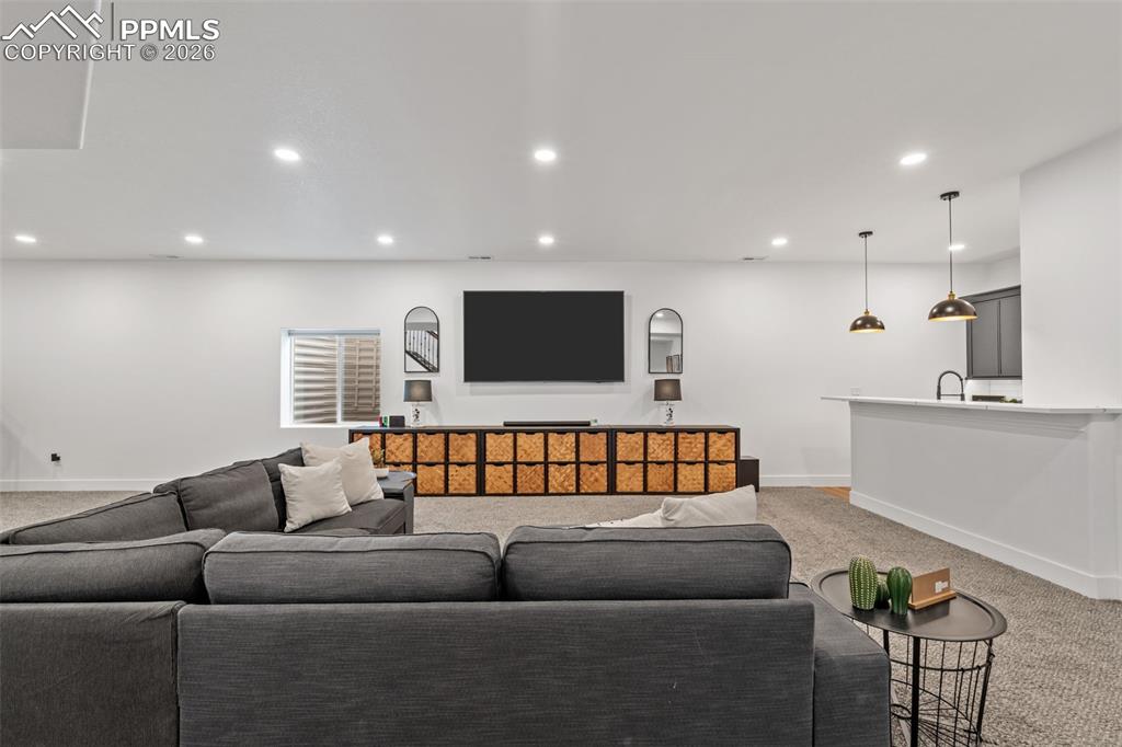 Image 29 of 50: Living Room