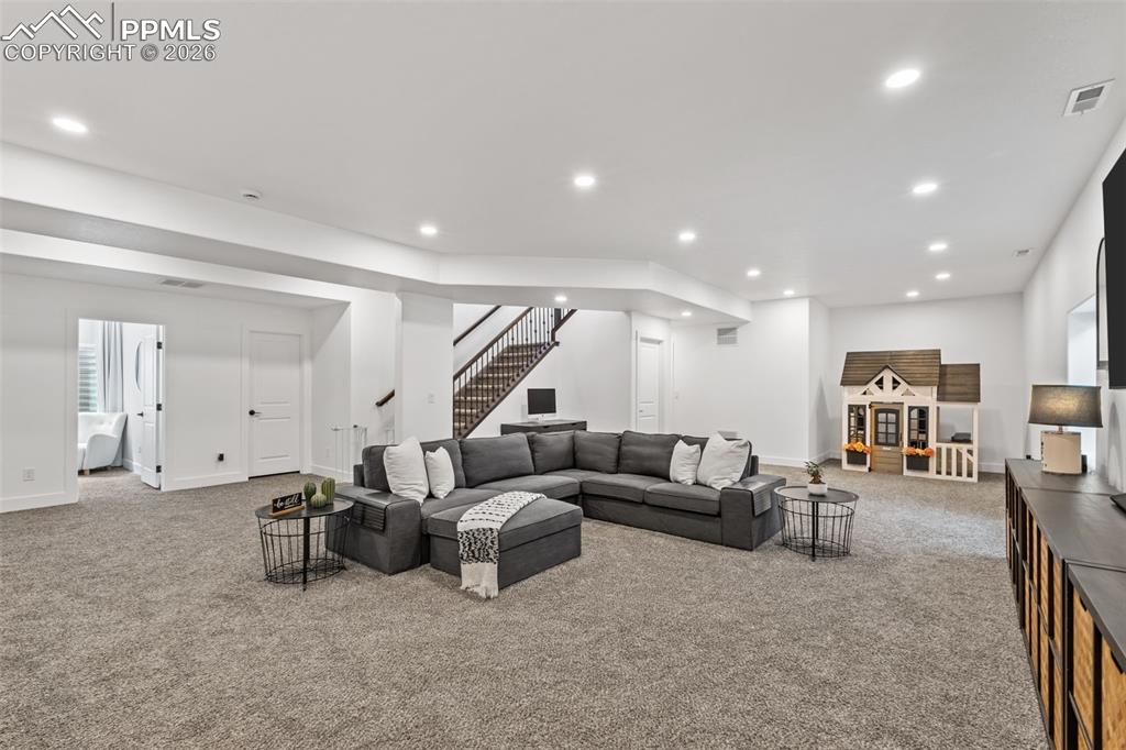 Image 30 of 50: Living Room