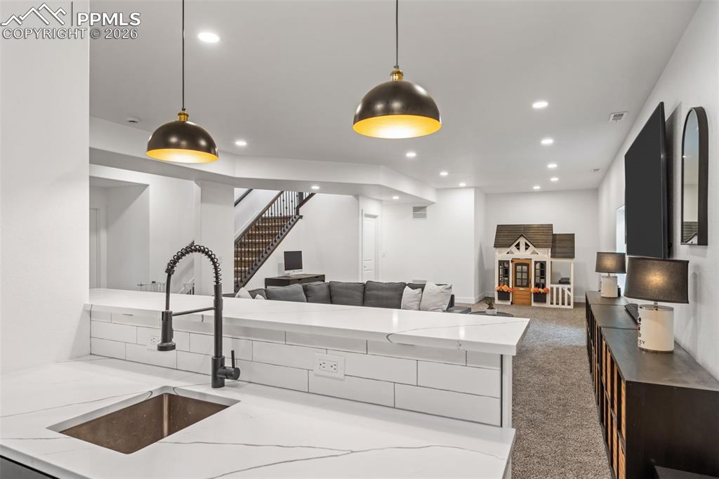 Image 34 of 50: Kitchen