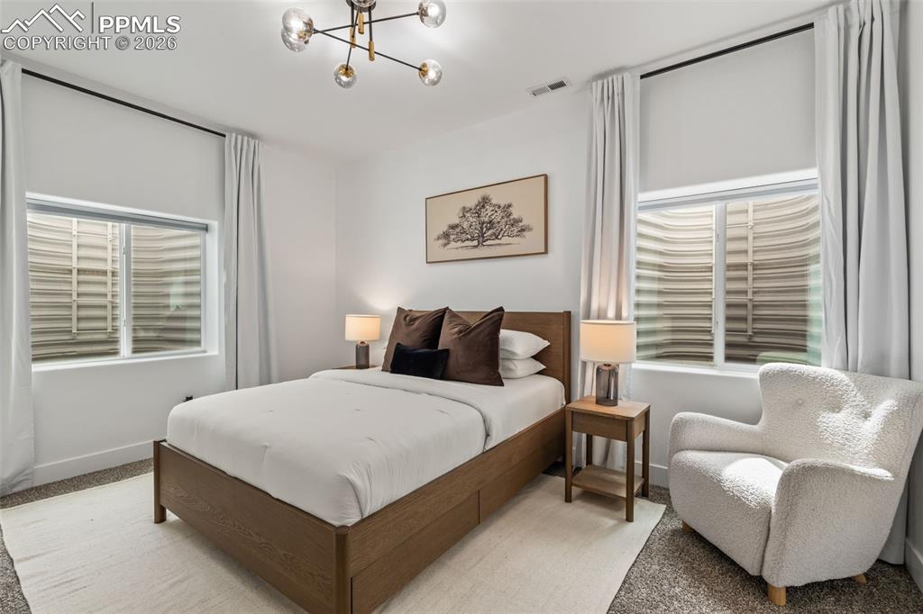 Image 35 of 50: Bedroom