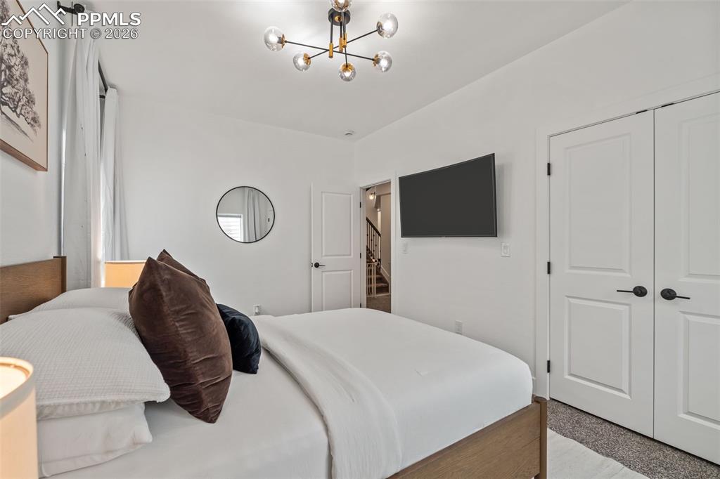 Image 36 of 50: Bedroom