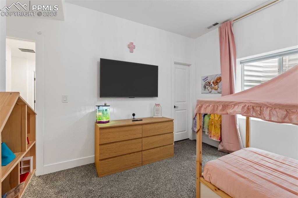 Image 41 of 50: Bedroom