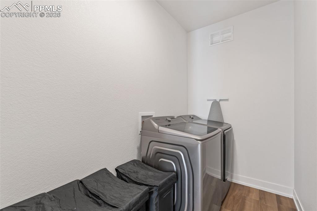 Image 42 of 50: Laundry