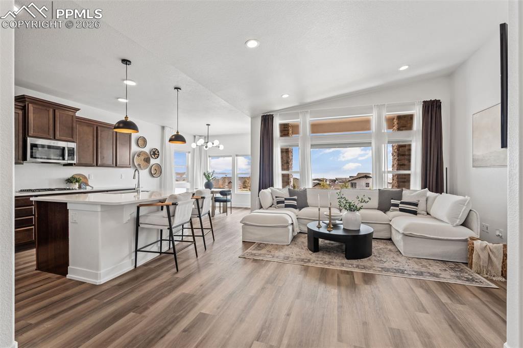 Image 6 of 50: Living Room