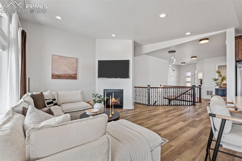 Image 9 of 50: Living Room