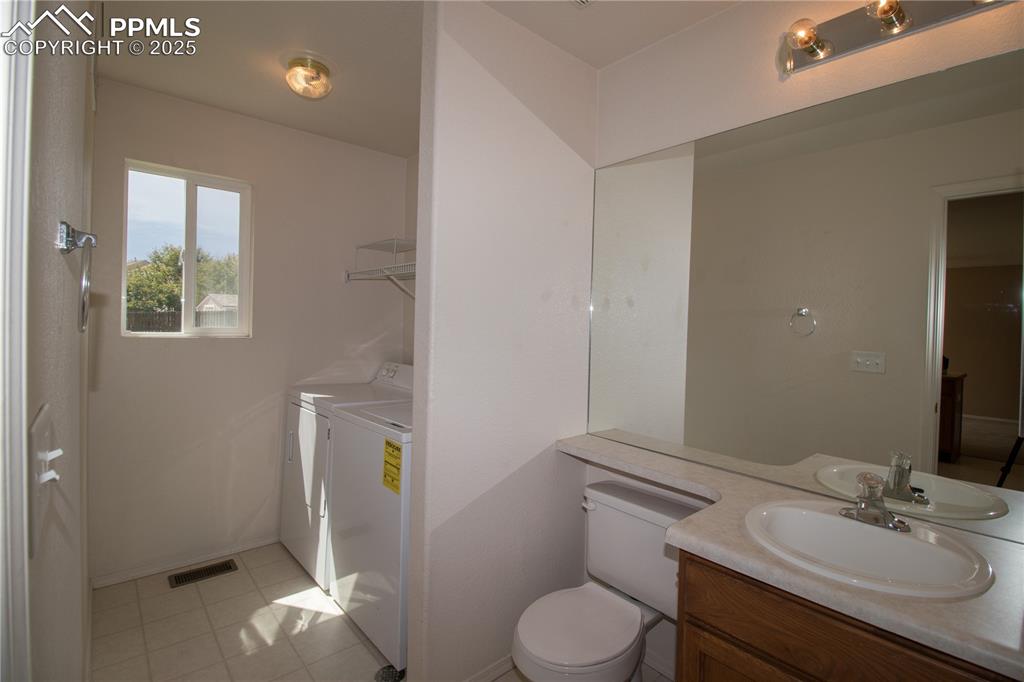 Image 15 of 25: Bathroom