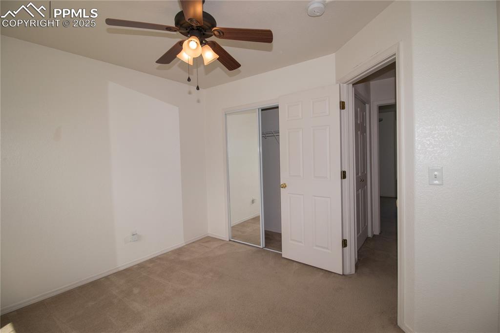 Image 17 of 25: Bedroom
