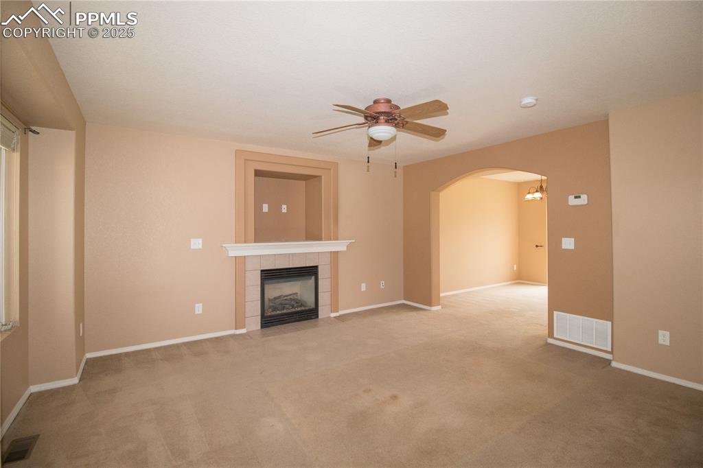 Image 5 of 25: Living Room