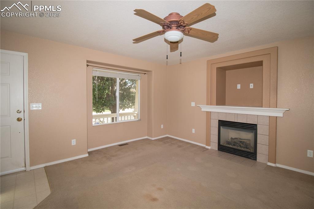 Image 6 of 25: Living Room