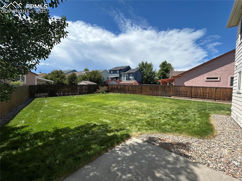 Image 9 of 25: Yard