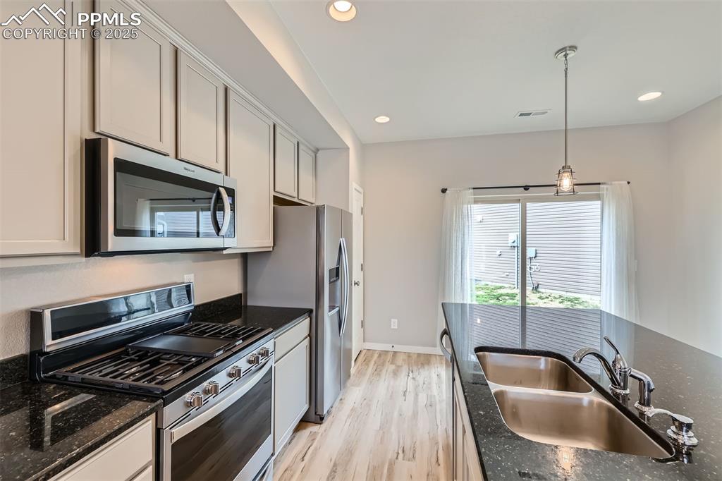Image 11 of 31: Kitchen