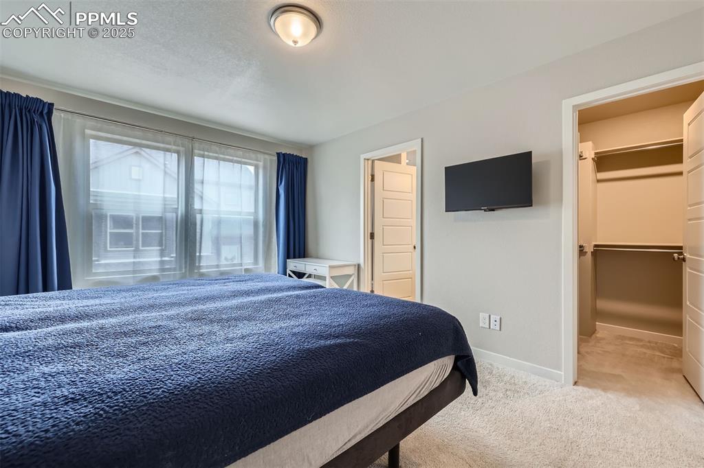 Image 13 of 31: Bedroom