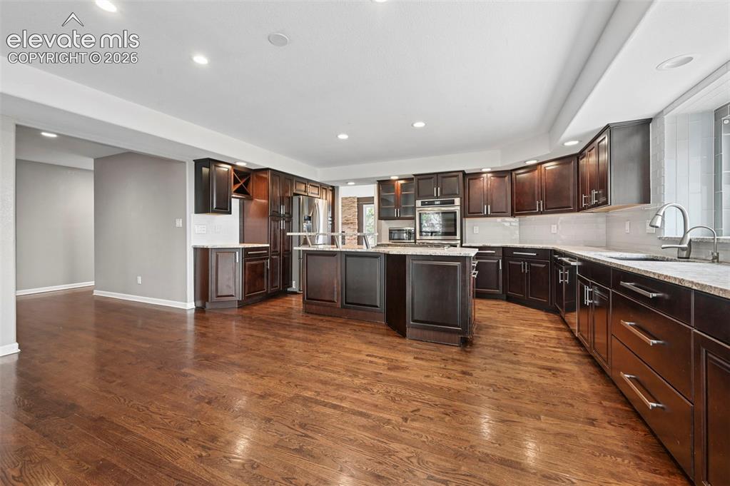 Image 11 of 45: Kitchen