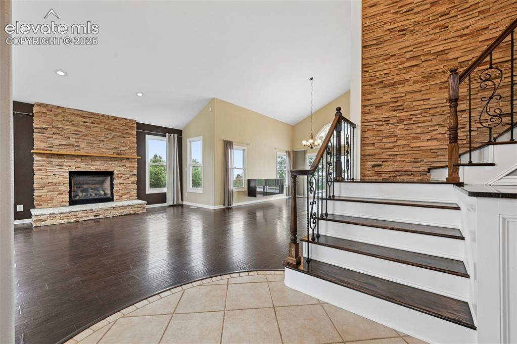 Image 5 of 45: Entrance Foyer