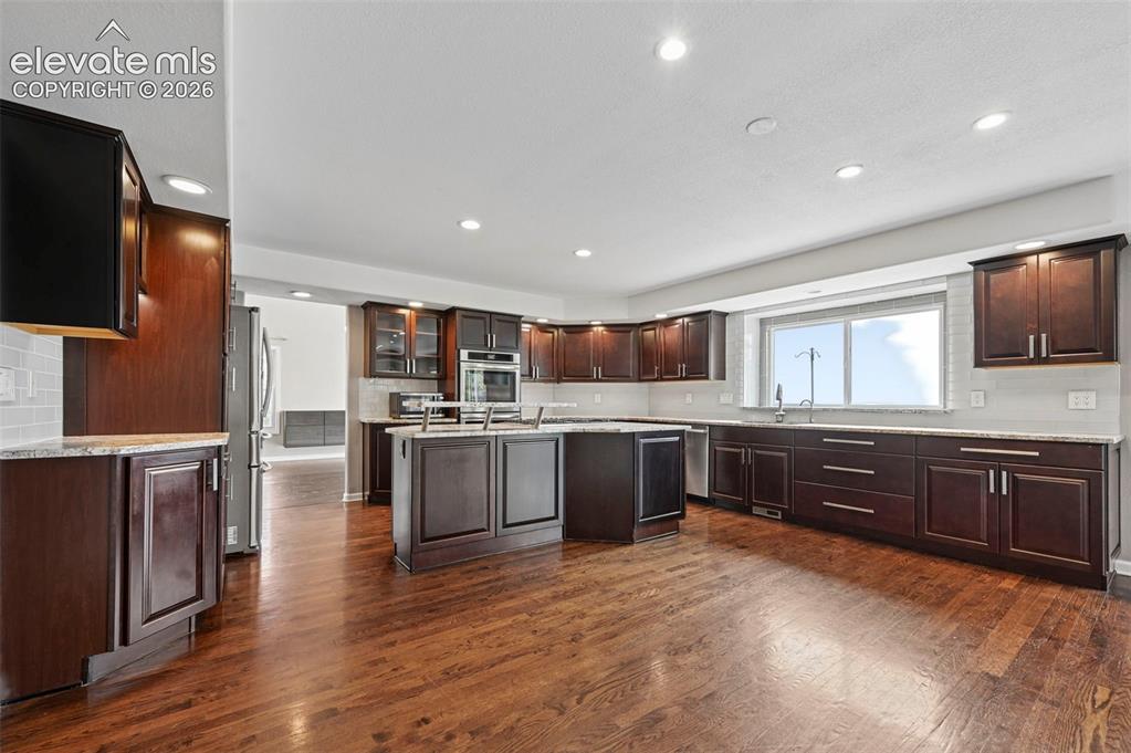 Image 9 of 45: Kitchen