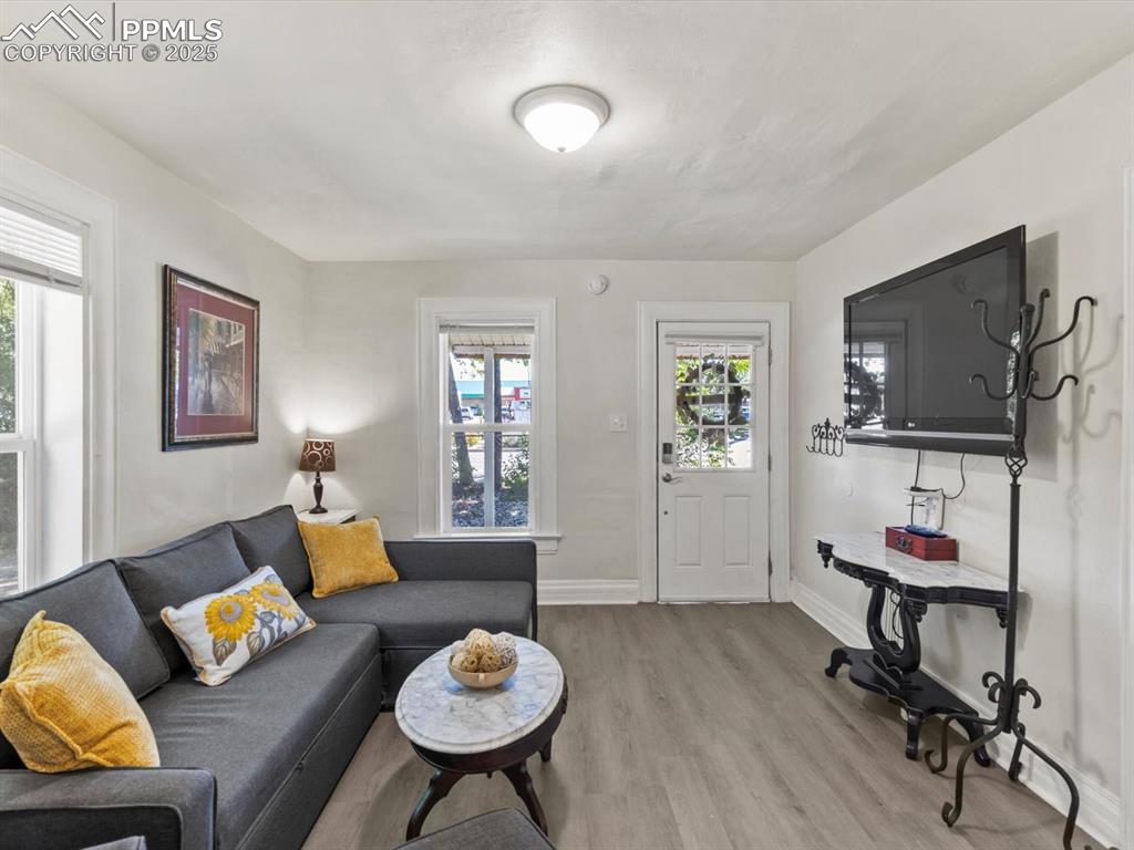 Image 11 of 25: Living Room