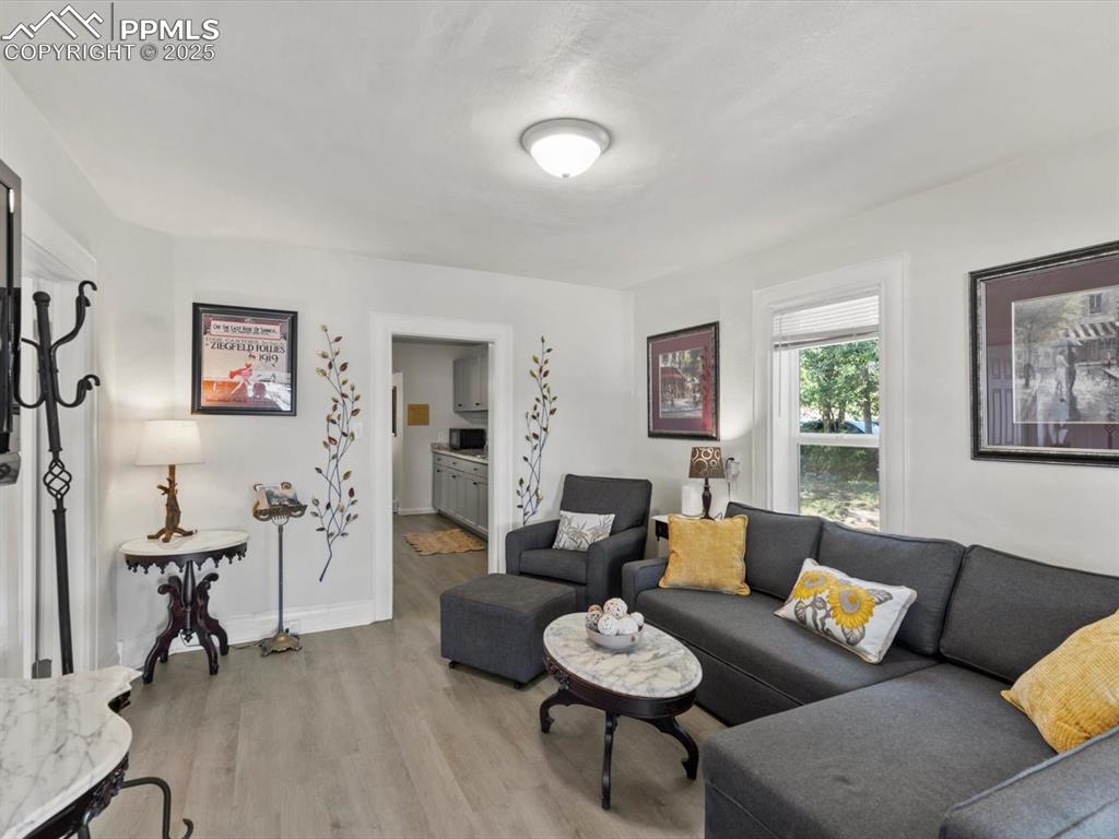 Image 12 of 25: Living Room