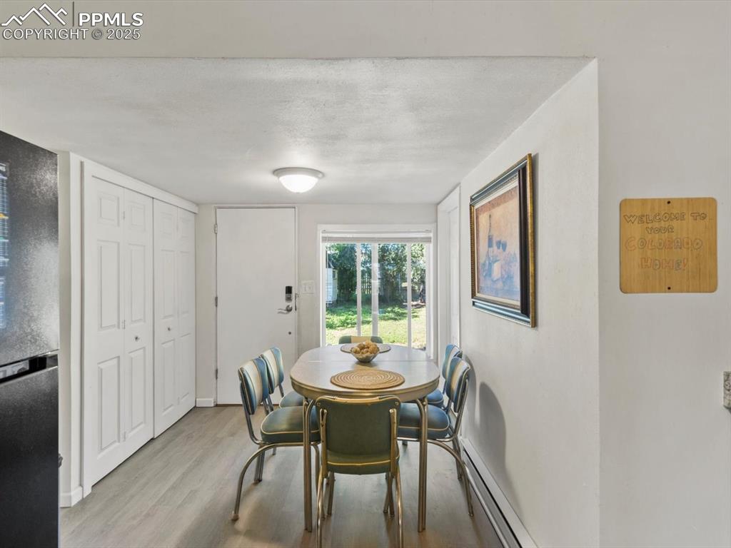 Image 17 of 25: Dining Area