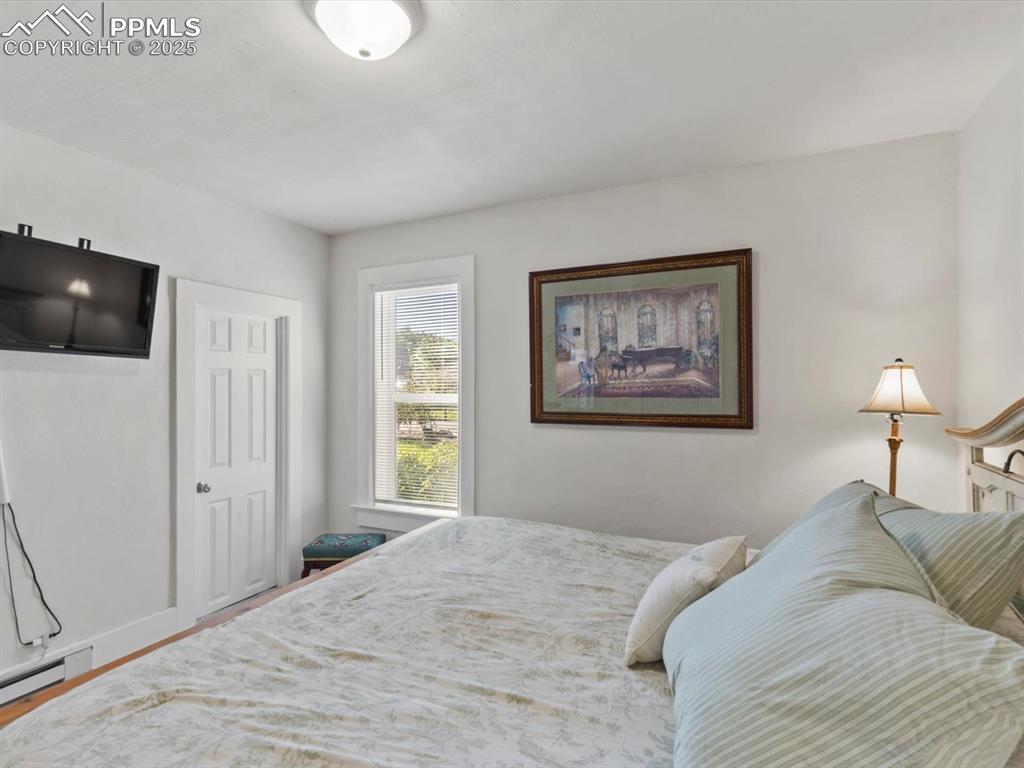 Image 22 of 25: Bedroom 1