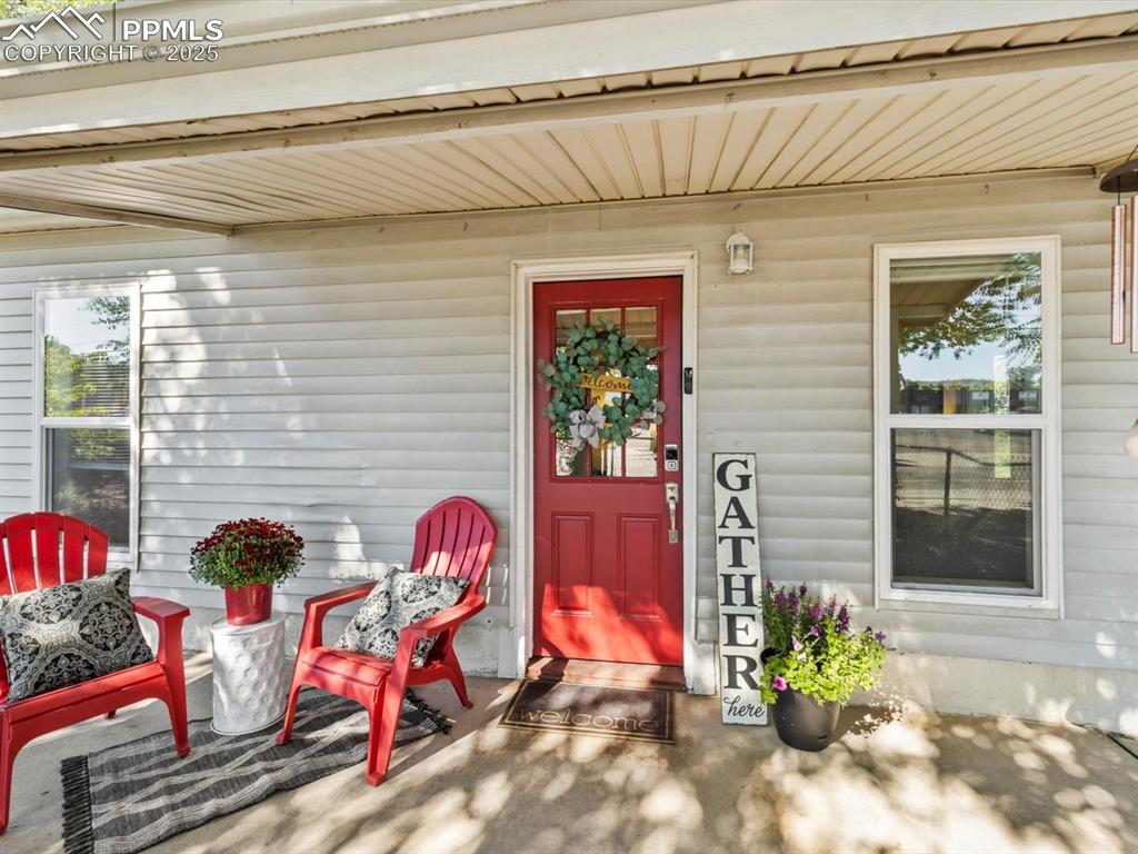 Image 3 of 25: Entry