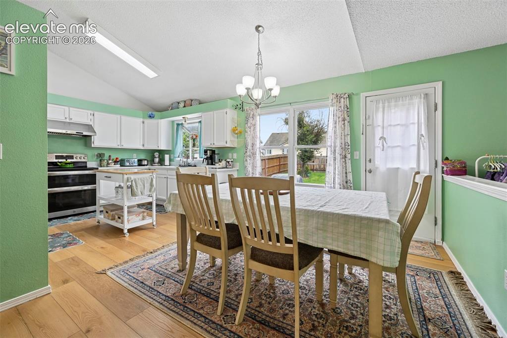 Image 11 of 43: Dining Area