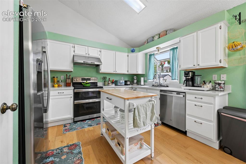 Image 9 of 43: Kitchen