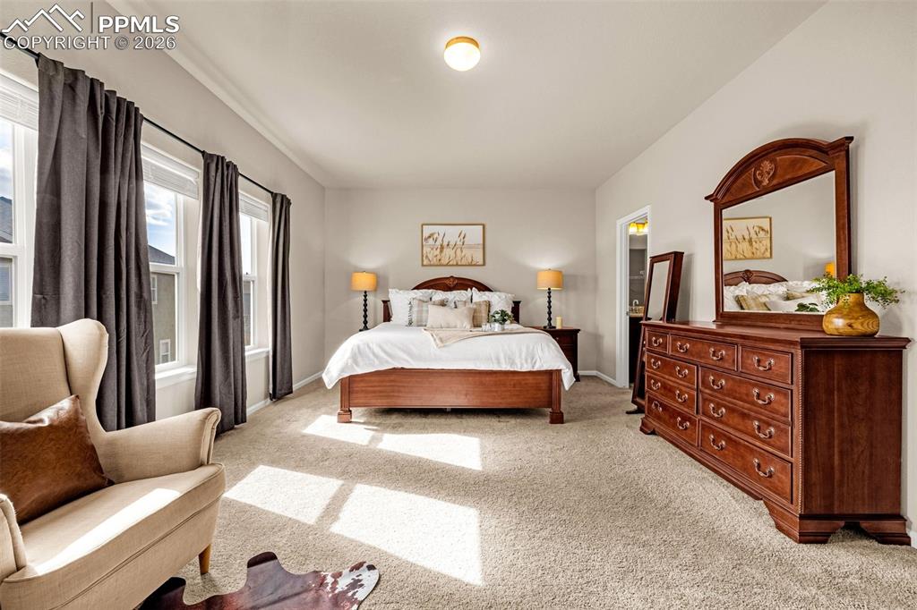 Image 17 of 37: Bedroom