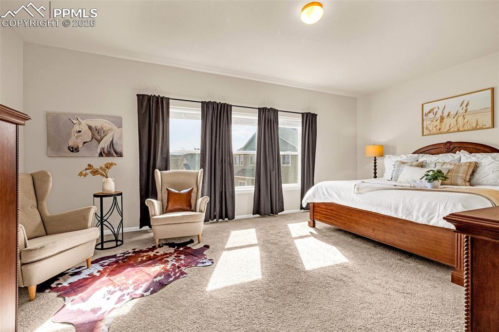 Image 18 of 37: Bedroom