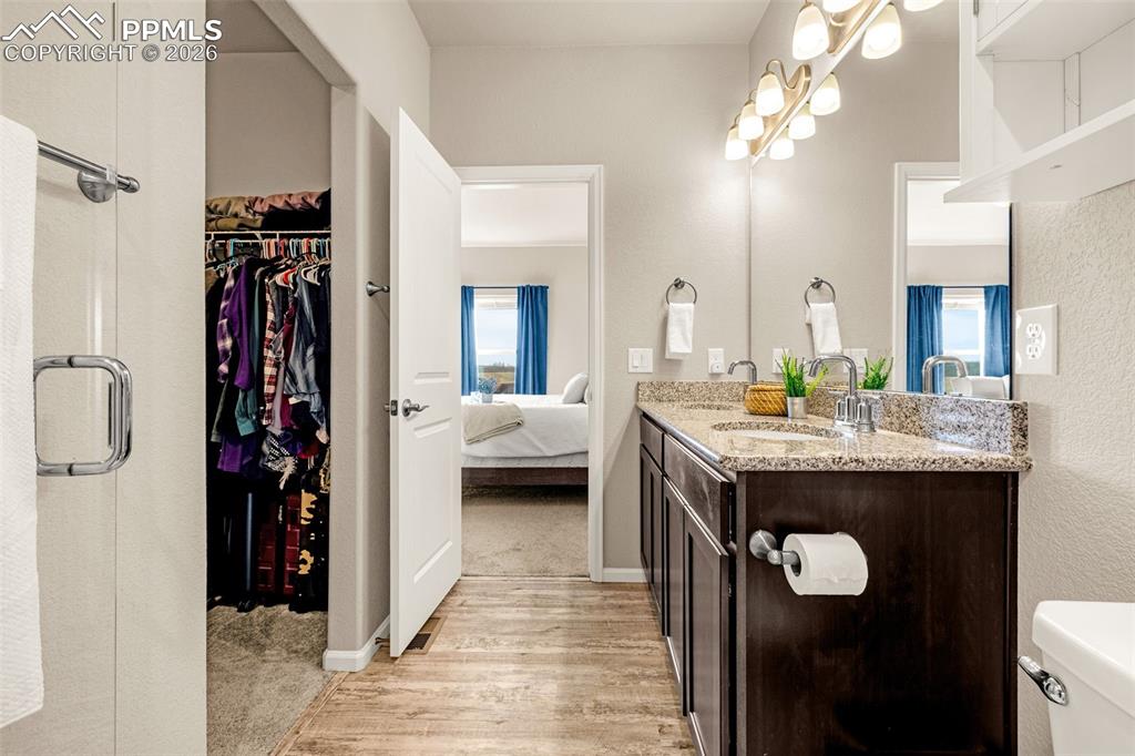 Image 21 of 37: Bathroom