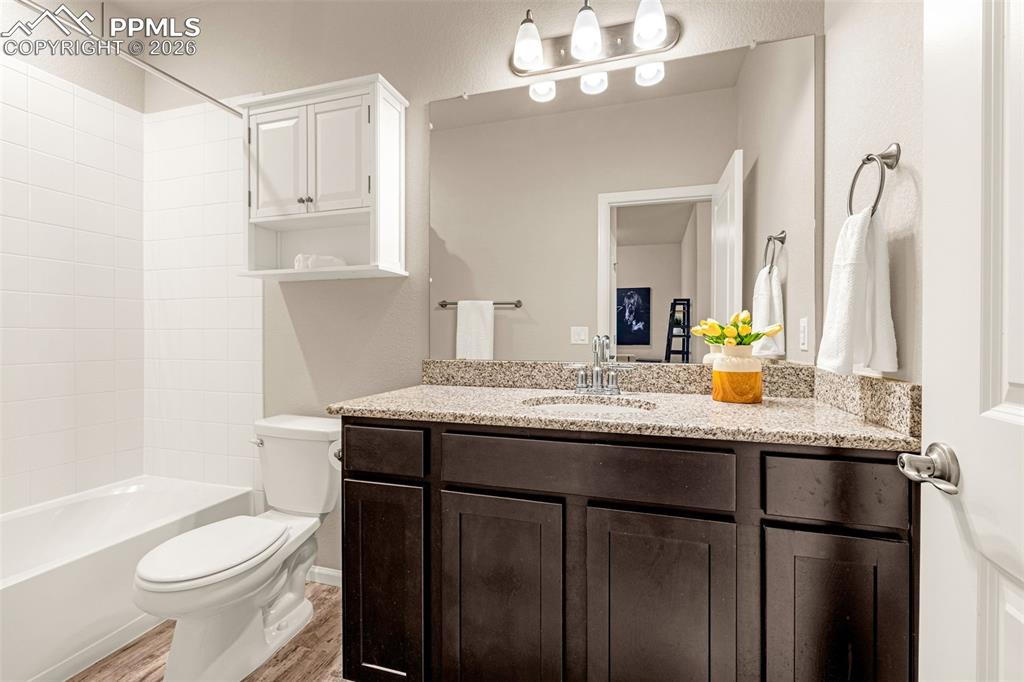 Image 26 of 37: Bathroom