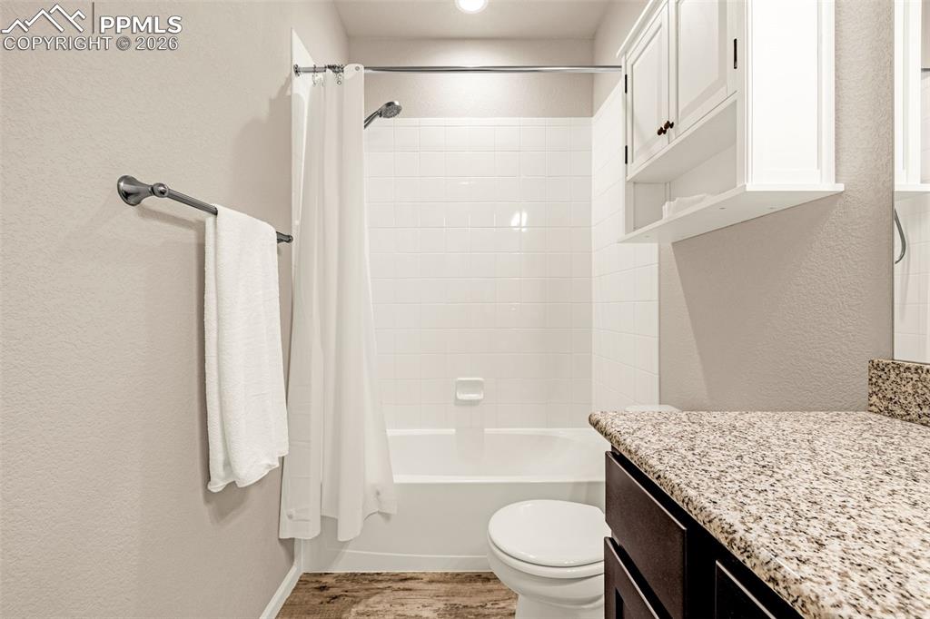 Image 27 of 37: Bathroom