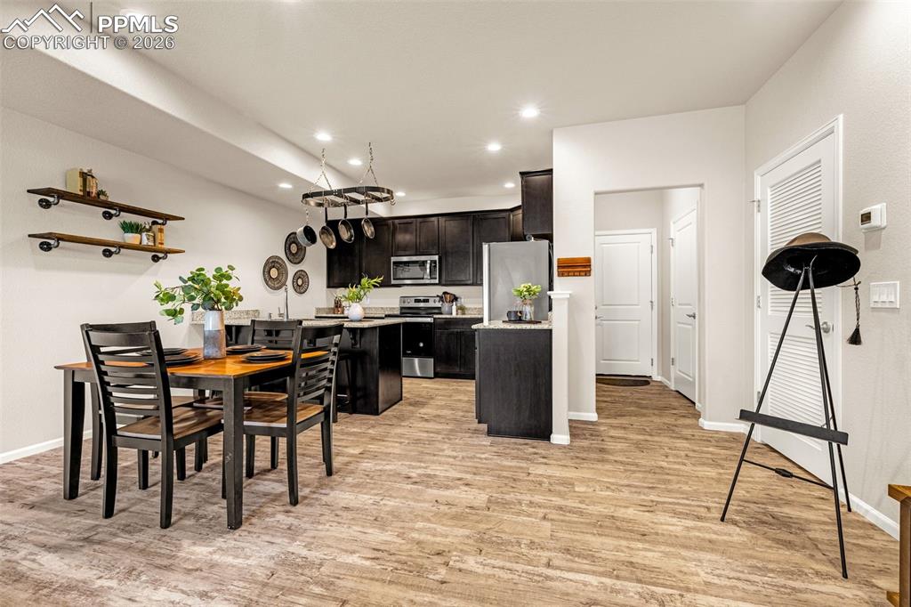 Image 4 of 37: Dining Area