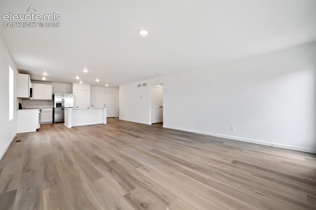 Image 3 of 10: Living Room