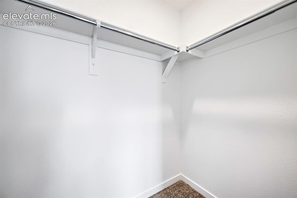 Image 9 of 10: Closet