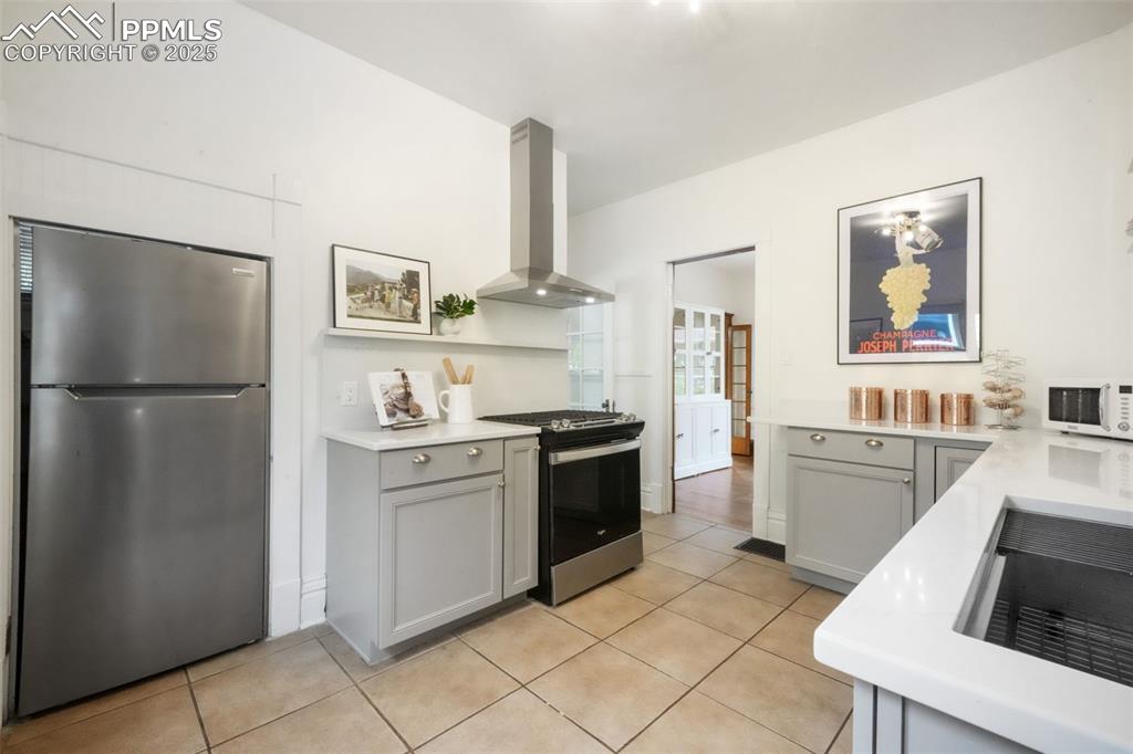 Image 15 of 50: Kitchen