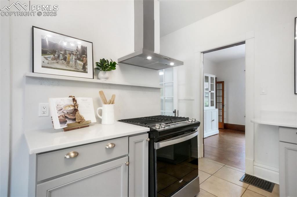 Image 20 of 50: Kitchen